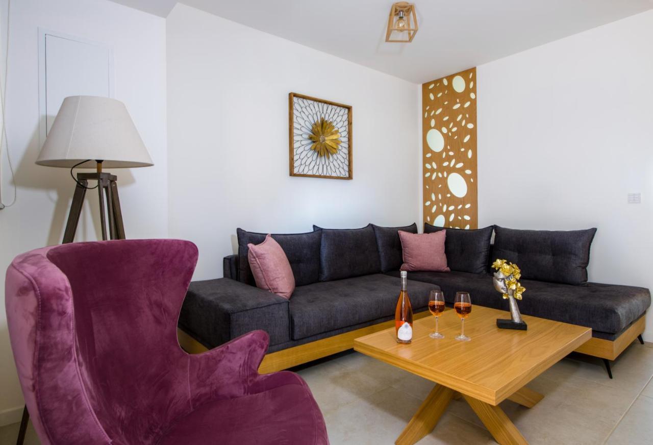 Lilium Luxury Suites Agia Marina المظهر الخارجي الصورة